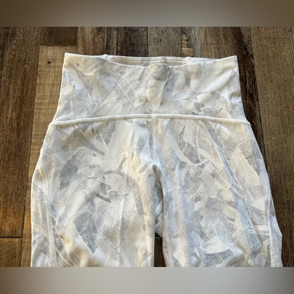 Lululemon Train Times Crop *21" Jasmine White Multi Size 4 - Picture 3 of 6